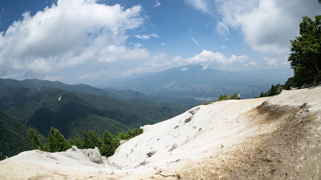 まるで砂浜のような山頂！天空のビーチに行ってみよう！！「日向山 